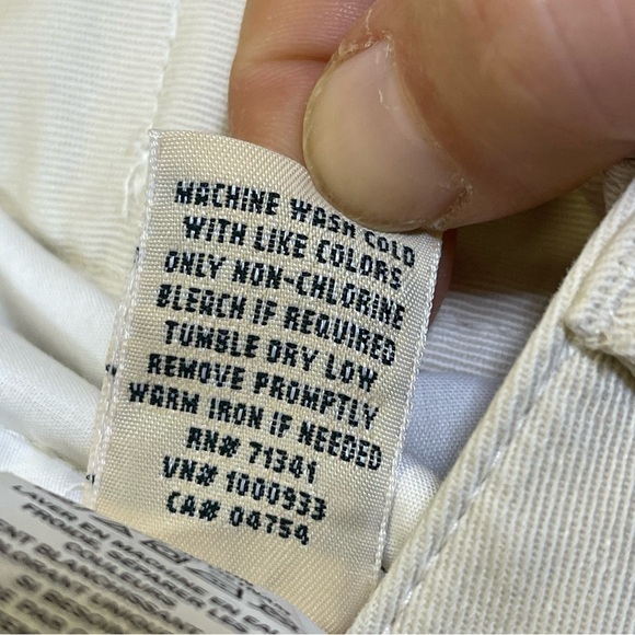 NWT, L.L. Bean Classic Fit Wrinkle Free Khaki Pants. Size 18 Regular - Picture 11 of 12